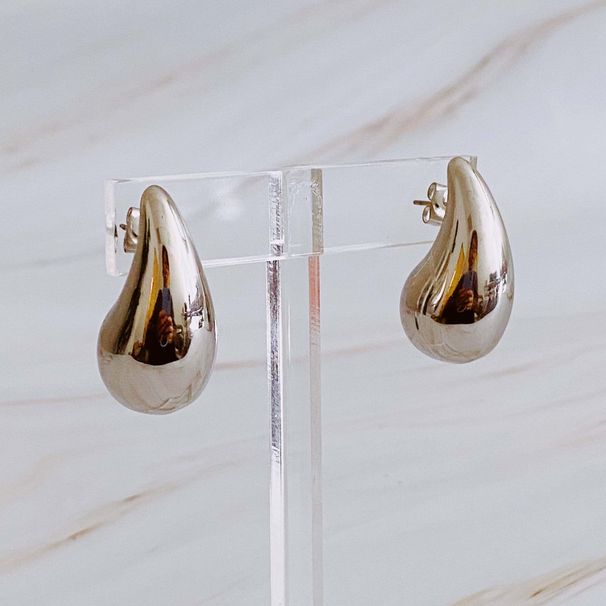 Statement Hollow Teardrop Stud Earrings_voghion.com