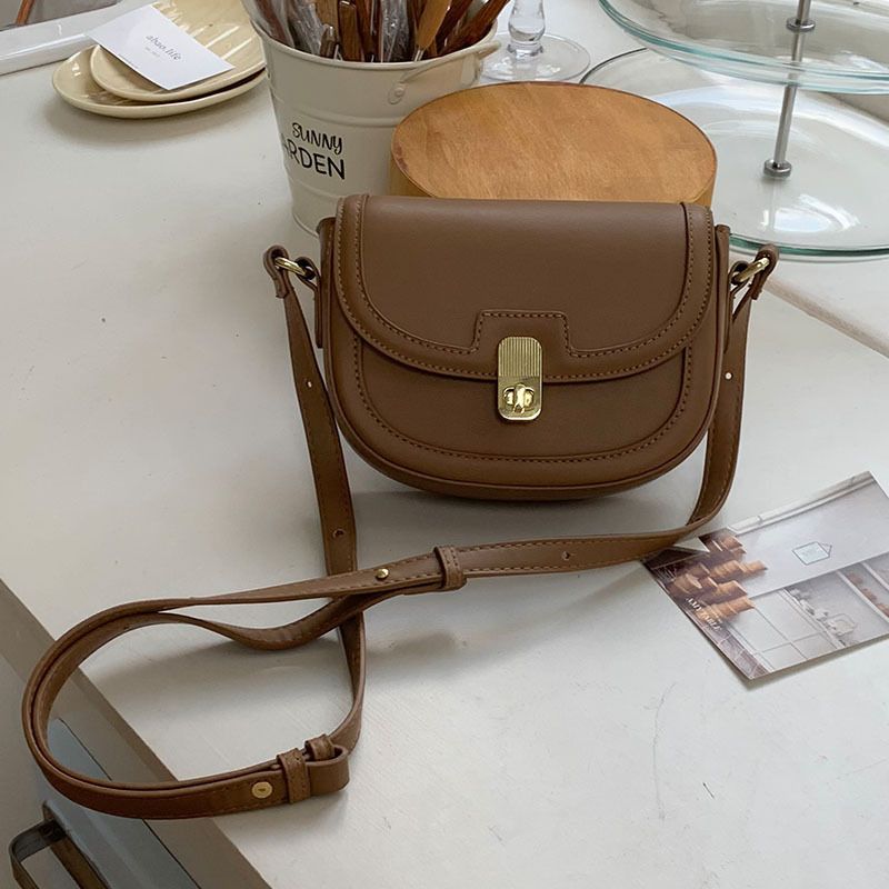 Ins Wind Advanced Texture Niche Design Satteltasche Mädchen Geburtstagsgeschenk Tasche Tasche weiblich Sommer Schulter Messenger Bag_voghion.com