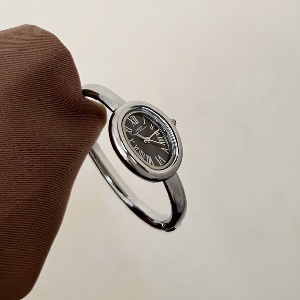 Orologio da donna di alta gamma con quadrante piccolo e bracciale ovale IBSO 1189_voghion.com