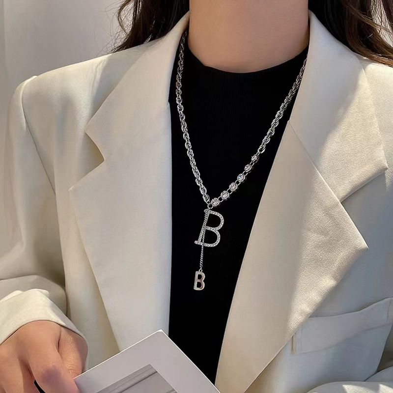 Designer fashion zircon snowflake titanium steel necklace women's simple light luxury fashion light luxury autumn and winter sweater chain_voghion.com