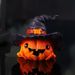 Schedelkaarshouder - Halloween-bureaudecoratie met magische pompoenmanhoed_voghion.com