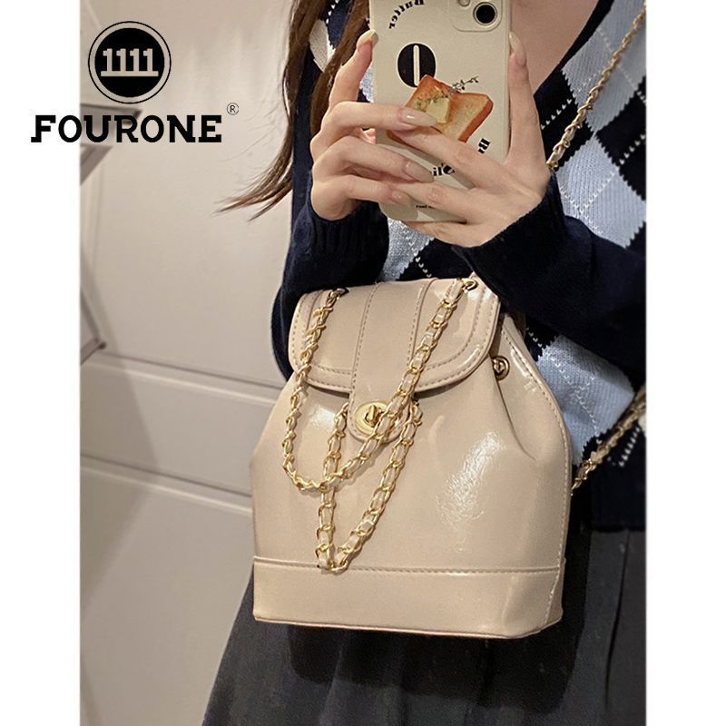 Mochila de cadena de nicho de versión coreana FOUR ONE para niñas, mochila de viaje, estilo de fragancia pequeña para desplazamientos de moda_voghion.com