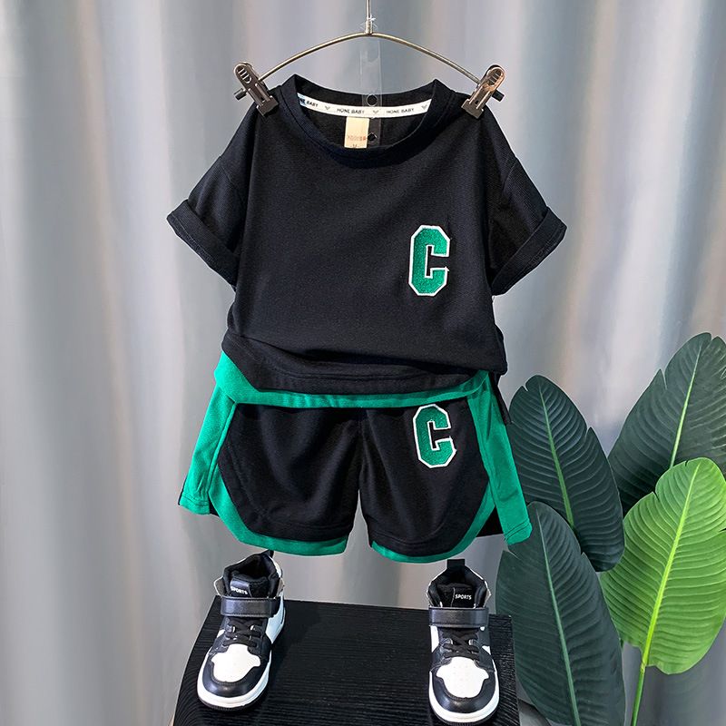 Costume d'été pour mère et enfant pour garçons, beau vêtement de célébrité sur Internet, manches courtes, à la mode, costume deux pièces de rue, nouvelle collection 2024_voghion.com