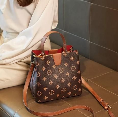 Bucket For Women 2025 New Commuter Large Capacity High-end Niche Super Popular Shoulder Crossbody Bag_voghion.com