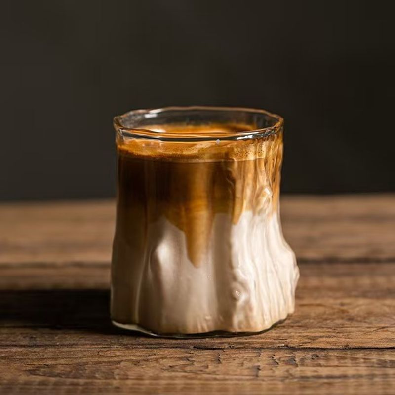 Café sucio, helado, americano, japonés, de cristal, de alta gama, con leche de tocón de árbol, taza de celebridades de Internet, alta estética_voghion.com
