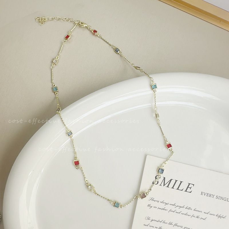 Kwadratowy kolorowy cienki naszyjnik na obojczyk, letni, lekki, luksusowy, ekskluzywny naszyjnik, damski naszyjnik z dopaminą_voghion.com