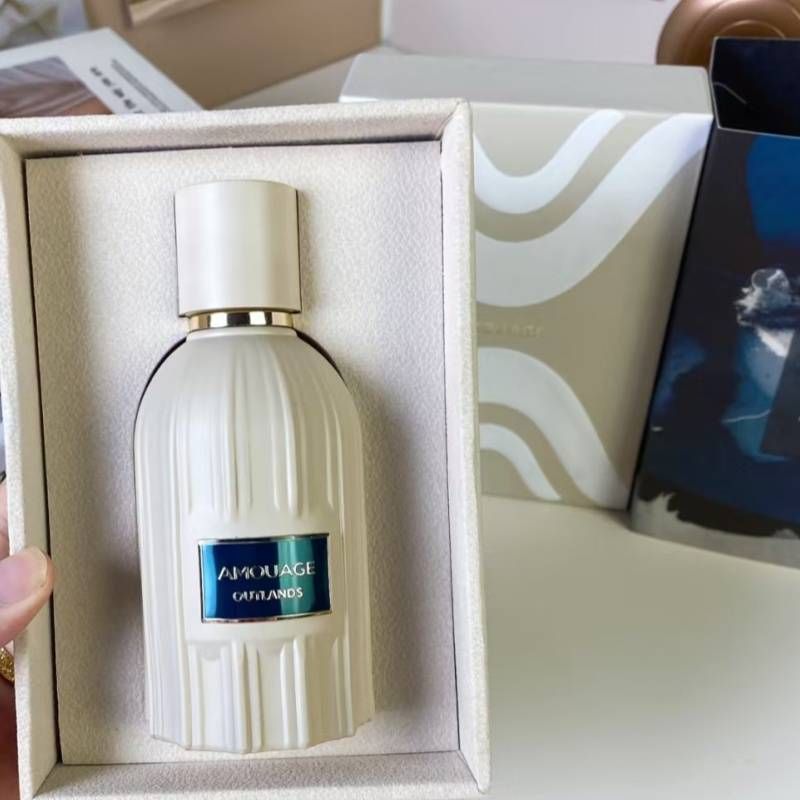Gorąco sprzedający się najnowszy styl Amouage OUTLANDS Wykwintny wysokiej jakości ESSENCE DE PARFUM Zapach Neutralny Dezodorant w sprayu o zapachu drewna_voghion.com