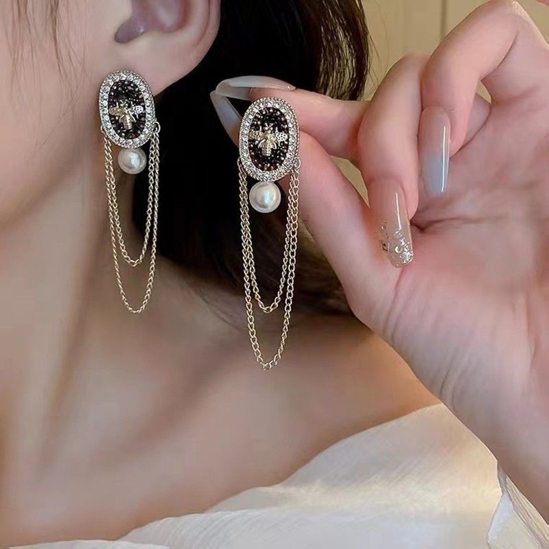 Orecchini a forma di nappa ovale in perle a forma di ape in argento alla moda coreana Orecchini di design con temperamento francese all'ingrosso per donna_voghion.com