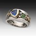 Anello alla moda con motivo cavo creativo in stile etnico Cao Shi intarsiato con zirconi verdi_voghion.com