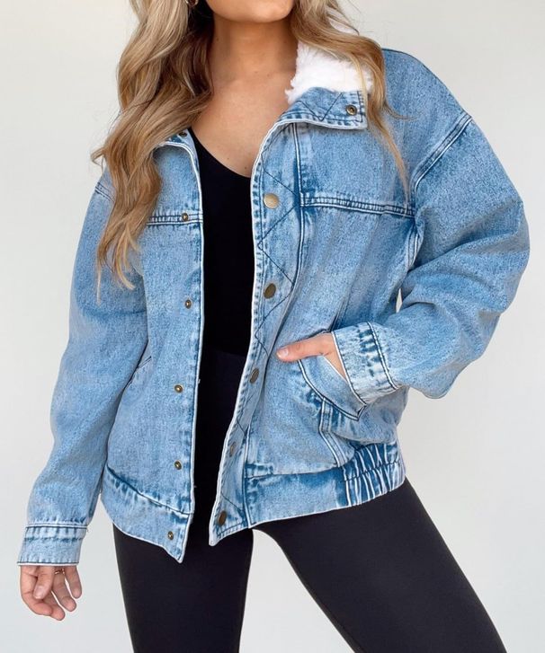 Giacca invernale in denim da uomo con collo in pelliccia sintetica, vestibilità comoda, doppie tasche, cappotto casual per autunno e inverno_voghion.com