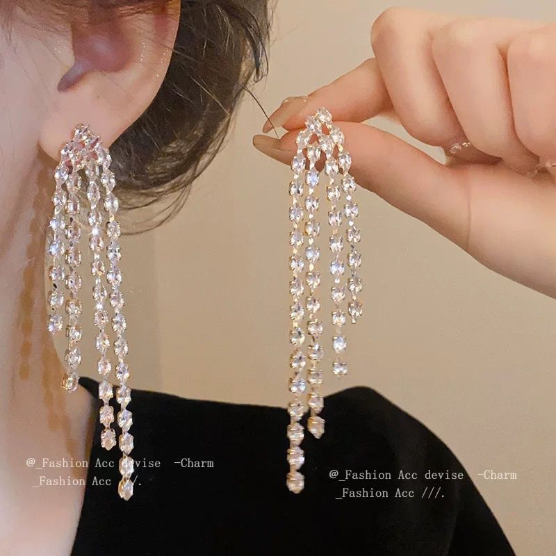 Pendientes largos con flecos de circonio macizo 2025, nuevos pendientes de diseño de nicho de moda, pendientes de temperamento ligeros de lujo de alta gama._voghion.com
