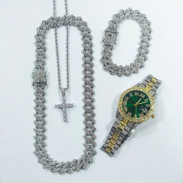 Ensemble de chaînes cubaines UrbanEdge Gothic Cross - Collier et bracelet en acier inoxydable 15 mm avec montre_voghion.com