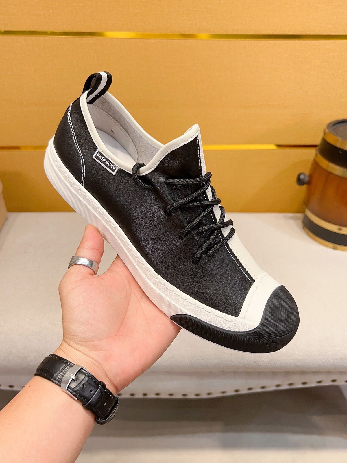 Scarpe da ginnastica classiche casual con lacci in vera pelle da uomo europee alla moda_voghion.com