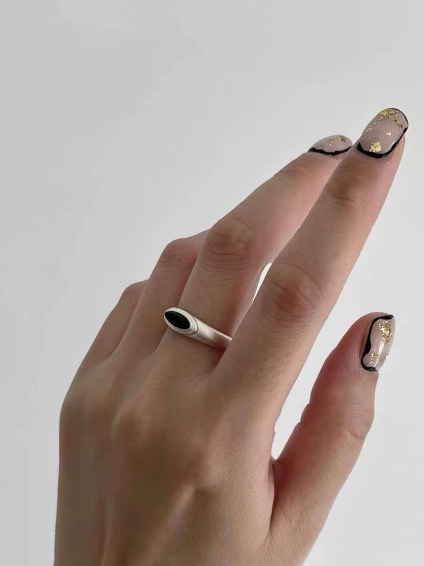 Weiße Muschel Schwarzer Achat Satellitenring Weibliche Nische Einfaches Design Neuer chinesischer Retro Matt Offener Zeigefingerring_voghion.com