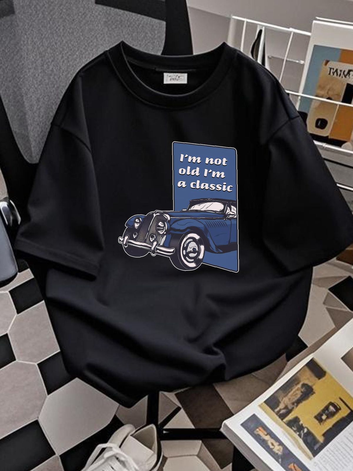 Camiseta divertida para hombre con el lema "Cumpleaños: No soy viejo, soy un clásico". 100% algodón. Diseño cómodo, versátil y transpirable. Estampado veraniego._voghion.com