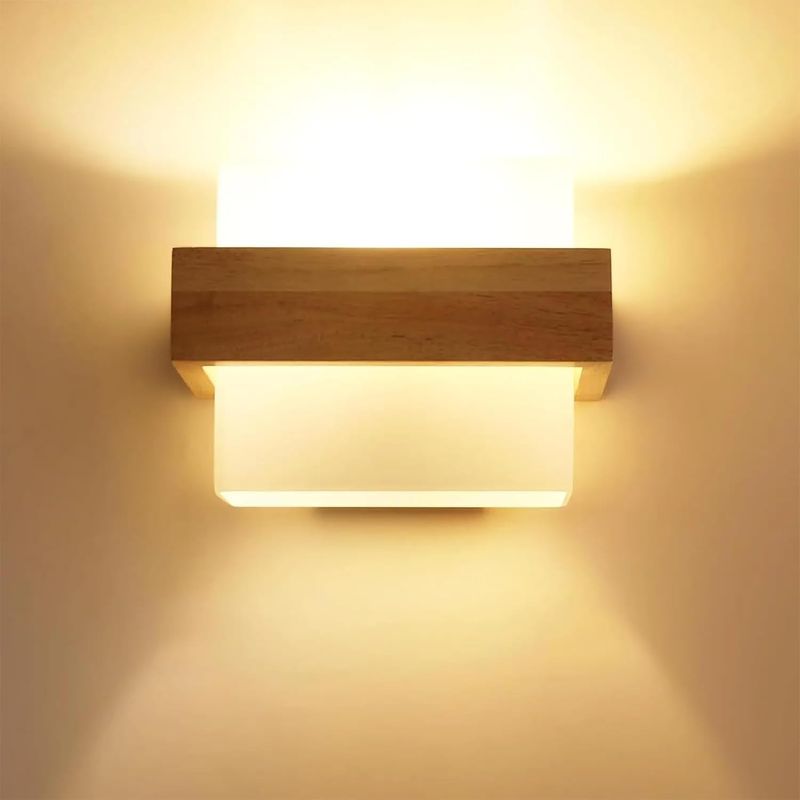 GOECO Wandleuchte im nordischen Design, natürliche Holzfarbe, 22 x 13 x 17 cm, quadratisches Glas, dreifarbiges Licht 12 W, E27_voghion.com