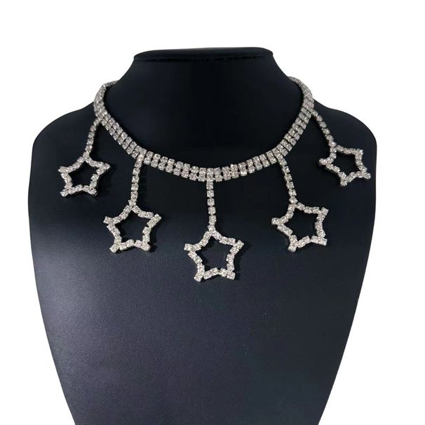 Collana con ciondolo a forma di stella semplice ed elegante da donna, catena a clavicola con catena a forma di passerella con diamanti intarsiati a forma di stella a cinque punte_voghion.com