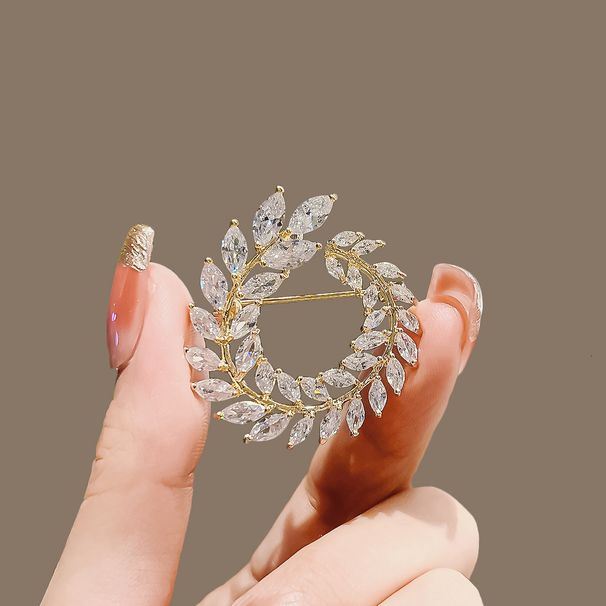 Brosche für Damen – Hochwertige Anstecknadel für elegantes Auftreten – Elegantes Accessoire für Kleidung_voghion.com