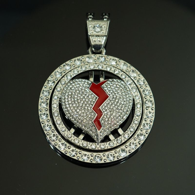 Hip Hop Style Men's Alloy Full Diamond Personalized Trend Rotating Heart Breaking Pendant Niche Rap Necklace For Men_voghion.com