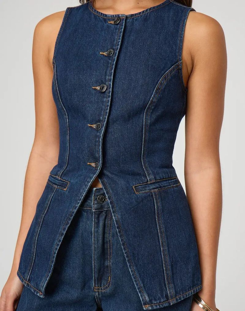 Completo casual da donna con pantaloncini in denim eleganti - Top corto senza maniche e pantaloncini a gamba larga a vita alta_voghion.com