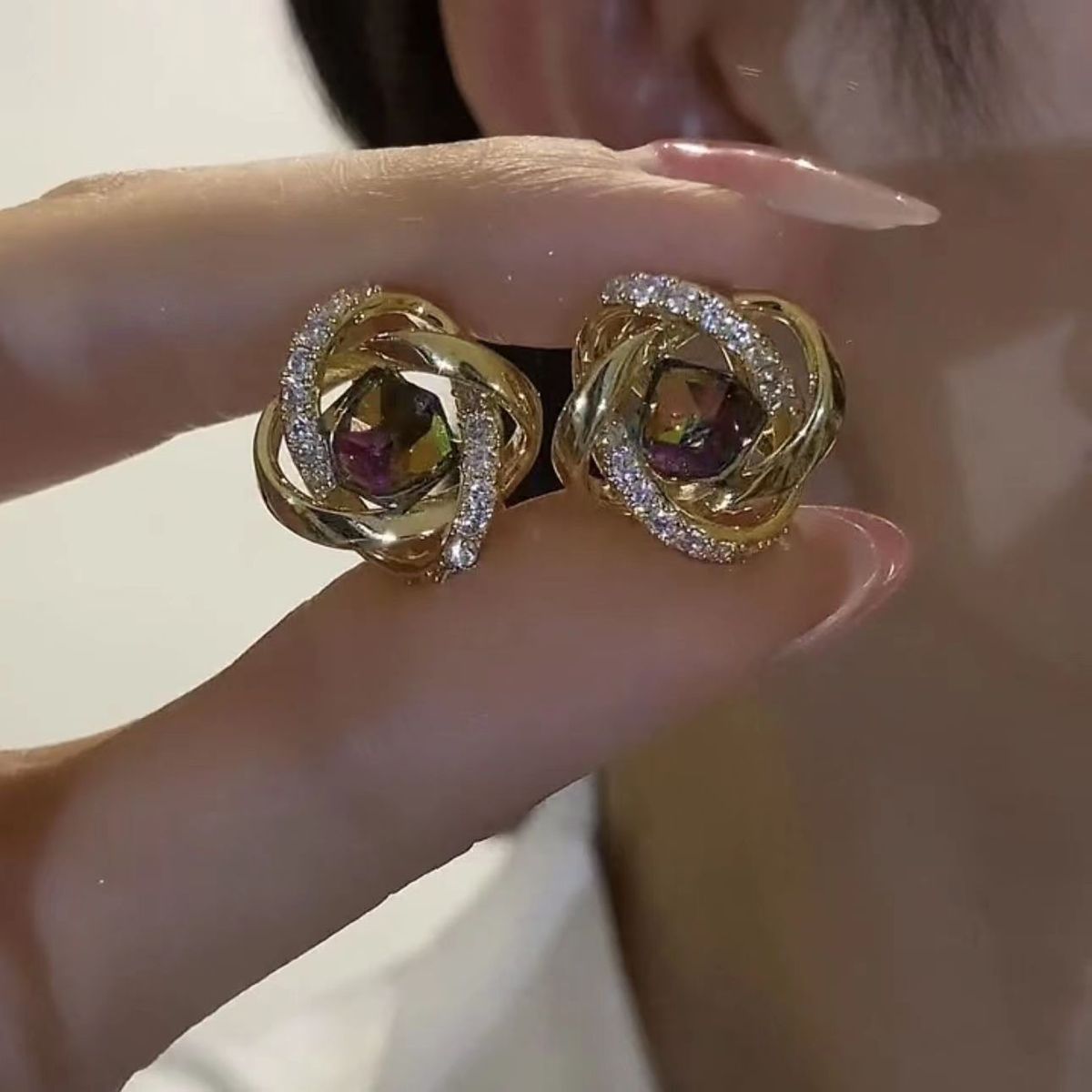 Dameøredobber Tide lyse farger zirkonøredobber tunge svingete metallvindøredobber høykvalitets lette luksus moteøredobber_voghion.com