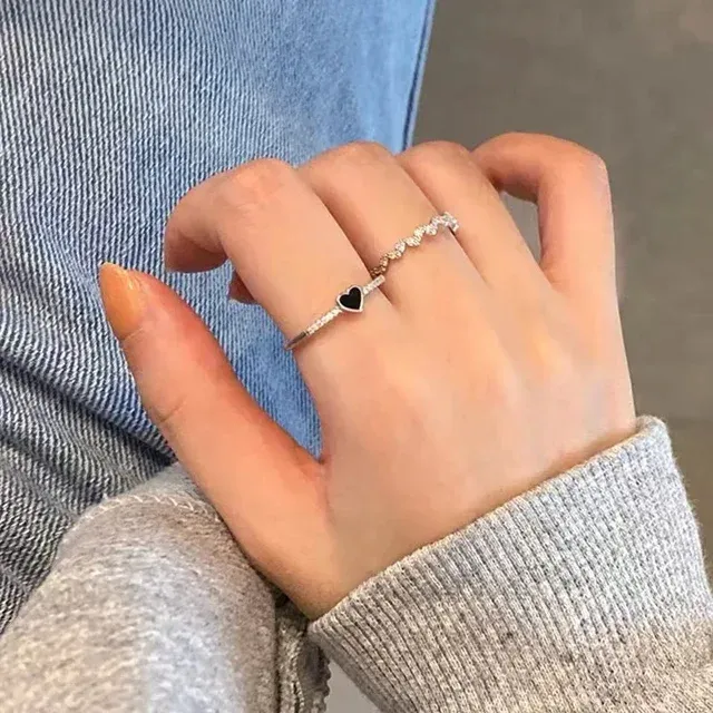 Készleten 2 db/tétel fekete színű szív alakú hullámos nyitott gyűrű szett ékszer állítható mutatóujj gyűrű férfiaknak és nőknek parti anillos_voghion.com