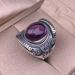 Anello da uomo in argento spesso con ametista intarsiata, versione larga e cristallina, versatile, per pendolari_voghion.com