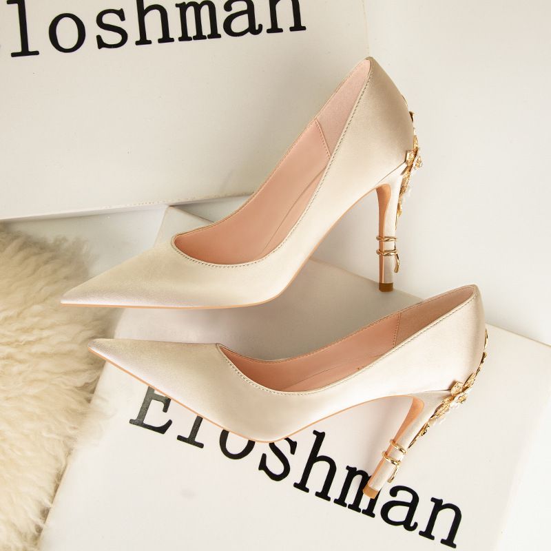 damesmode licht luxe sexy damesschoenen mode bloem stiletto hoge hak bruidsschoenen puntige neus satijnen schoenen_voghion.com
