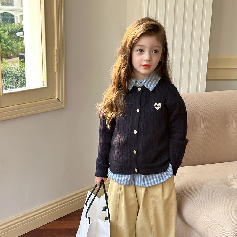 Vêtements pour enfants Vêtements d'automne pour enfants Pull en tricot torsadé pour bébé fille de taille moyenne et grande Veste cardigan en tricot cœur_voghion.com