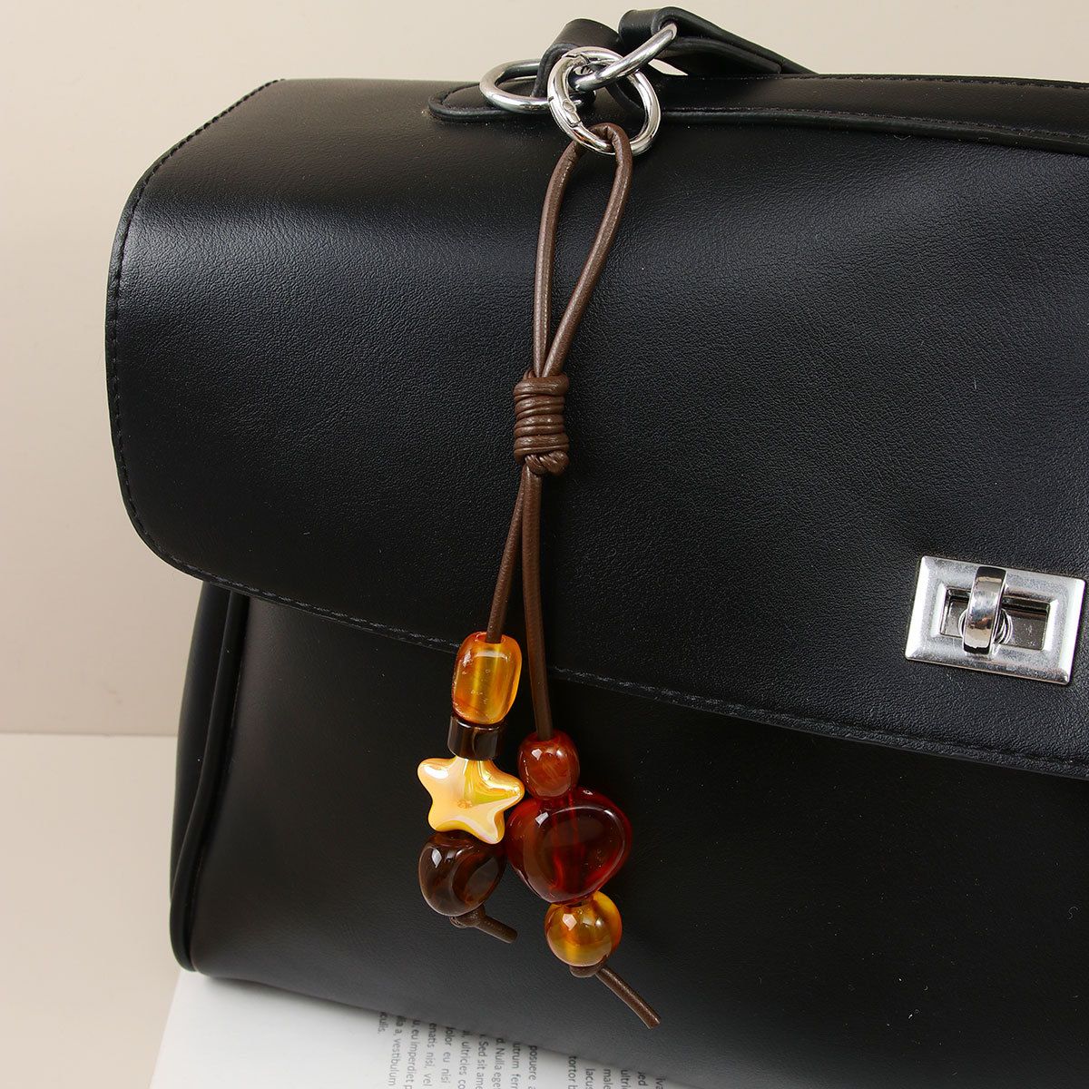 Portachiavi vintage con perline in stile boho, ciondolo a forma di stella e sfera in resina intrecciata a mano per telefono, borsa e chiavi_voghion.com