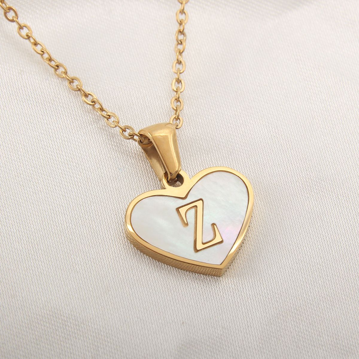 Exquisite Small Heart shaped White Shell 26 English Letter Necklace Love Pendant Collar Chain Simple and Fashionable_voghion.com