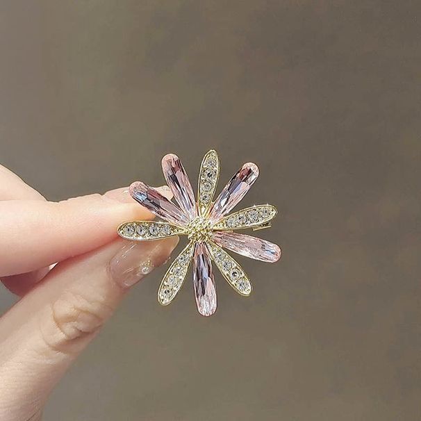 Temperament Crystal New Daisy Flower Brooch High-end Anti-light Corsage Neckline Pin Sweater Suit Accessories_voghion.com