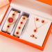 2024 Nouveau Bijoux pour Femmes Incrustés de Diamants Ensemble de Quatre pièces Montre de Décoration de Mode à Quartz Simple et Compacte pour Femmes_voghion.com