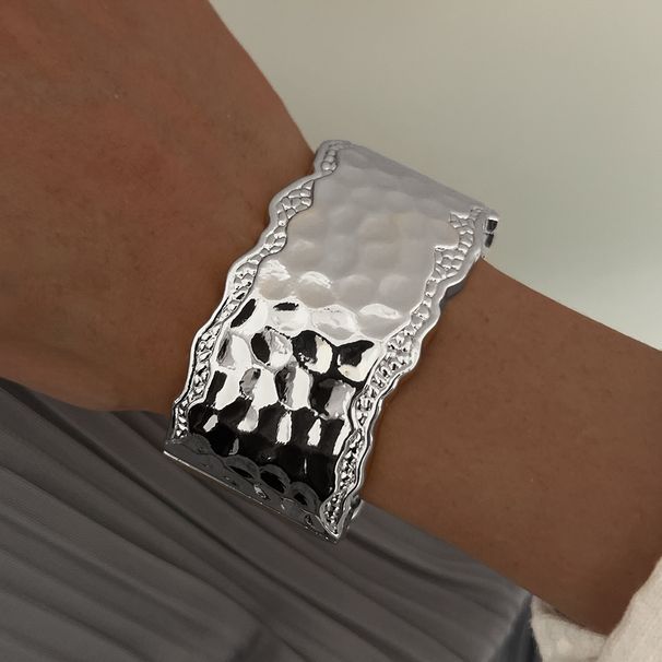 Bracciale a cerchio in metallo punk esagerato, semplice e con superficie ampia e geometrica, per donna_voghion.com