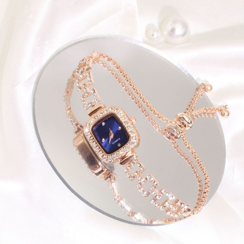 Damarmbandsur Diamantinfattad Liten fyrkantig klocka Enkel moderiktig dragsnörearmband Damkvartsklocka Hög utseendenivå_voghion.com