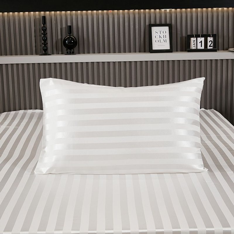 Taie d'oreiller à rayures en satin – Imitation soie, infroissable et respirante (51 x 75 cm / 51 x 102 cm, style universitaire, 5 couleurs)_voghion.com