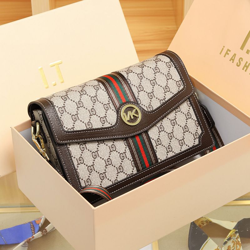 Bag 2023 new bag fashion trend small crowd retro printing small square bag high-level sense Messenger shoulder bag_voghion.com