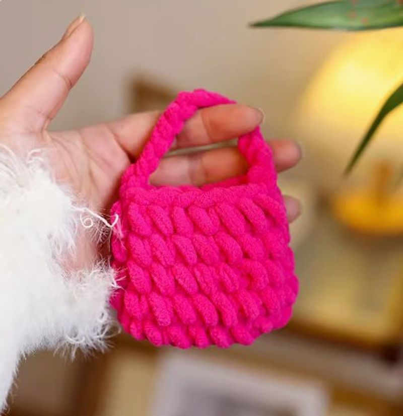 Bolsa para fone de ouvido de malha de crochê finalizada com camélia casal criativo capa protetora Bluetooth, 2PRO_voghion.com