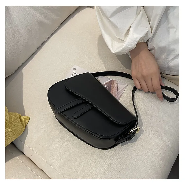 Paquet de niche de texture premium pour femmes, nouveau sac pour femme, sac à bandoulière populaire d'été, sac de selle à bandoulière simple_voghion.com