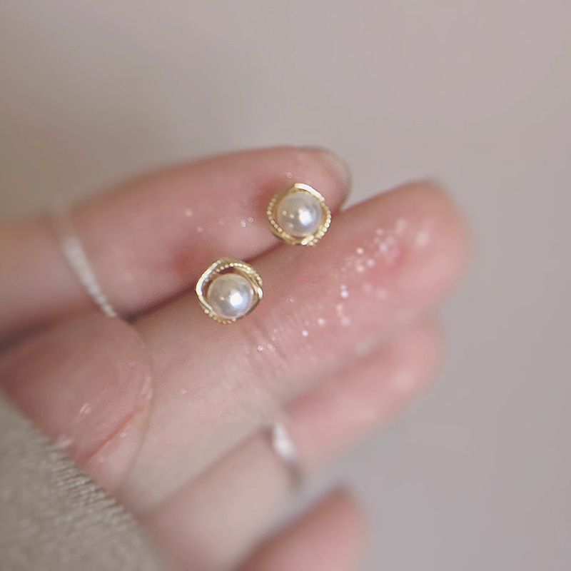 Orecchini di perle francesi per donna, design semplice di nicchia, orecchini a cerchio geometrico, stile celebrità di Internet per pendolari_voghion.com