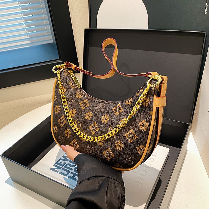Light luxury high-end texture chain armpit women's presbyopia crescent bag, niche versatile ins crossbody shoulder bag_voghion.com