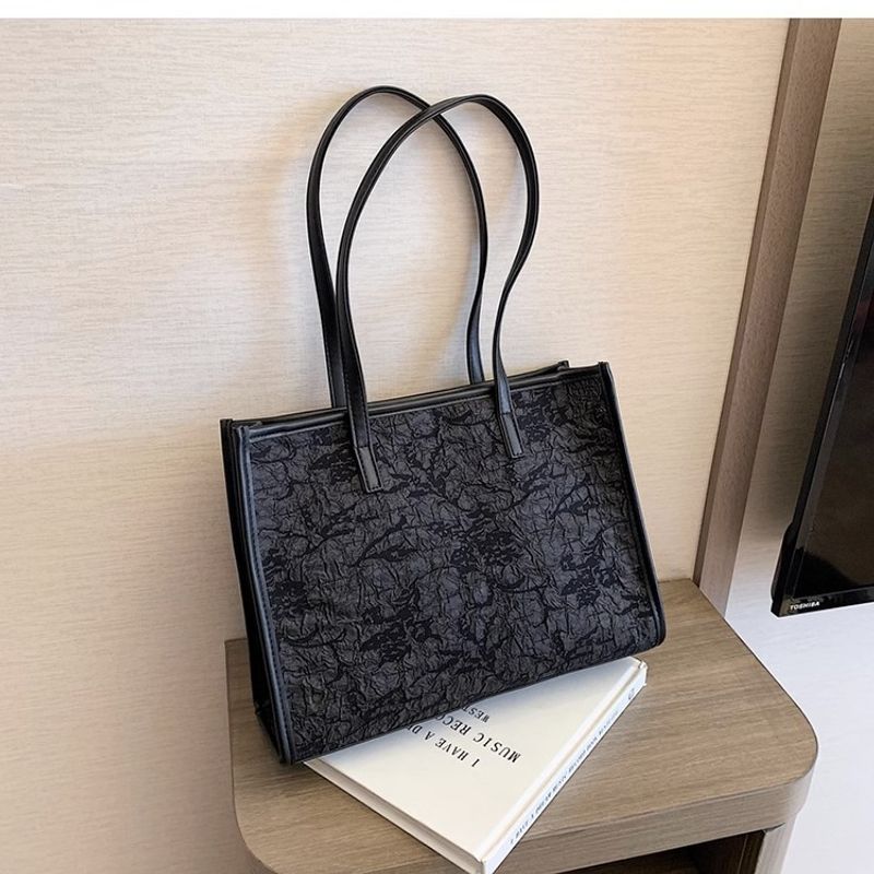 Sac de grande capacité pour femmes, sac d'été assorti avec tout, sac à bandoulière tendance, fourre-tout au design de niche unique, nouvelle collection 2023_voghion.com