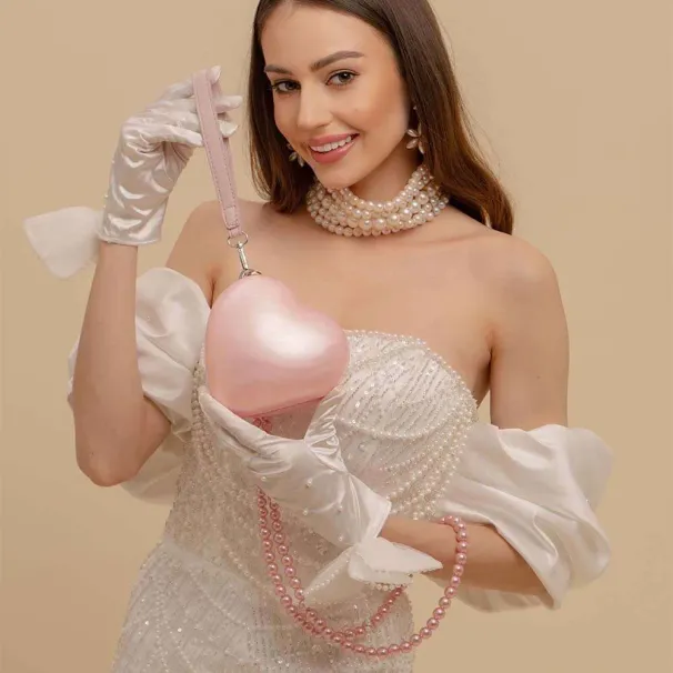 Nuova pochette regalo per cena casual in acrilico rosa trasparente da donna_voghion.com