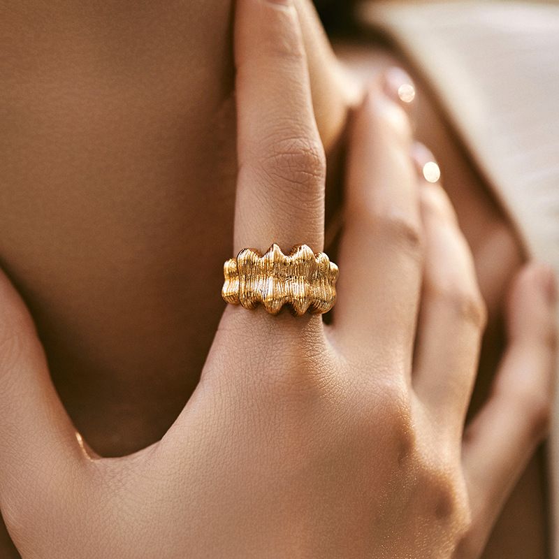 Bague d'amour en métal lourd préservant la couleur plaquée cuivre avec de l'or véritable K empilable bague rétro à texture irrégulière_voghion.com