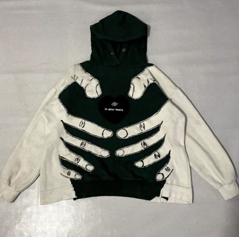 Männerkleeder Perséinlechkeetstrend Däischter Retro Ins Schaumstoffdrock Unisex locker Kapuzenpullover_voghion.com