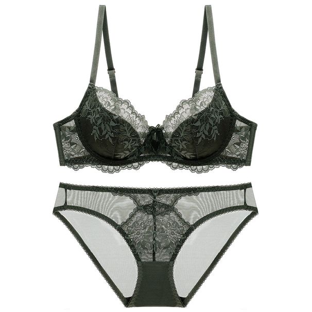 Completo intimo da donna con reggiseno piccolo e seno grande_voghion.com