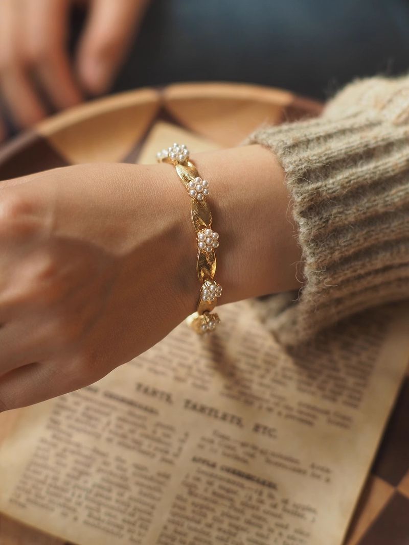 Inlaid Diamond Light Luxury Birthday Ribbon Brushed Bracelet Pearl Qingdao Trifari Vintage_voghion.com