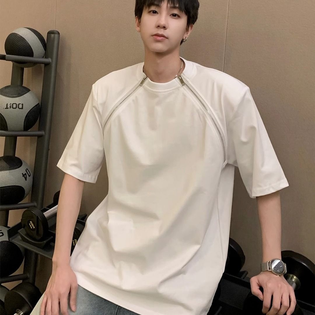 Maglietta casual versatile da uomo a maniche corte con scollo rotondo, con design a doppia cerniera retrò e spalline imbottite_voghion.com