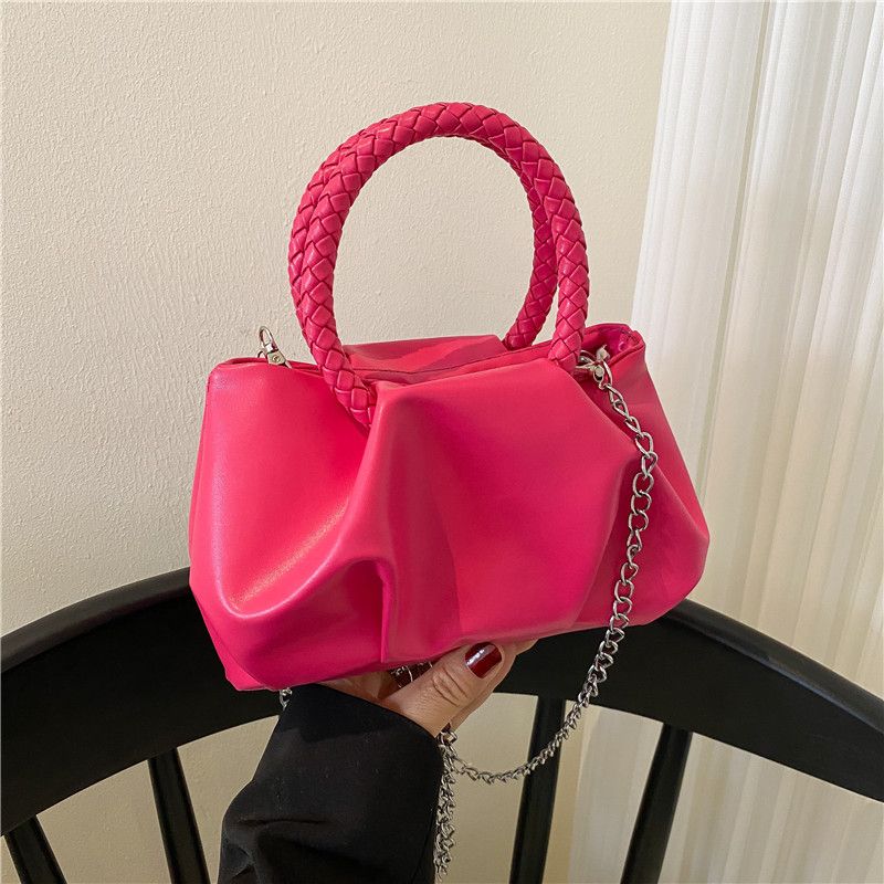 Borsa nuvola rugosa per donna 2024 Borsa a catena di moda di nuova tendenza Borsa quadrata piccola a tracolla semplice color caramello_voghion.com