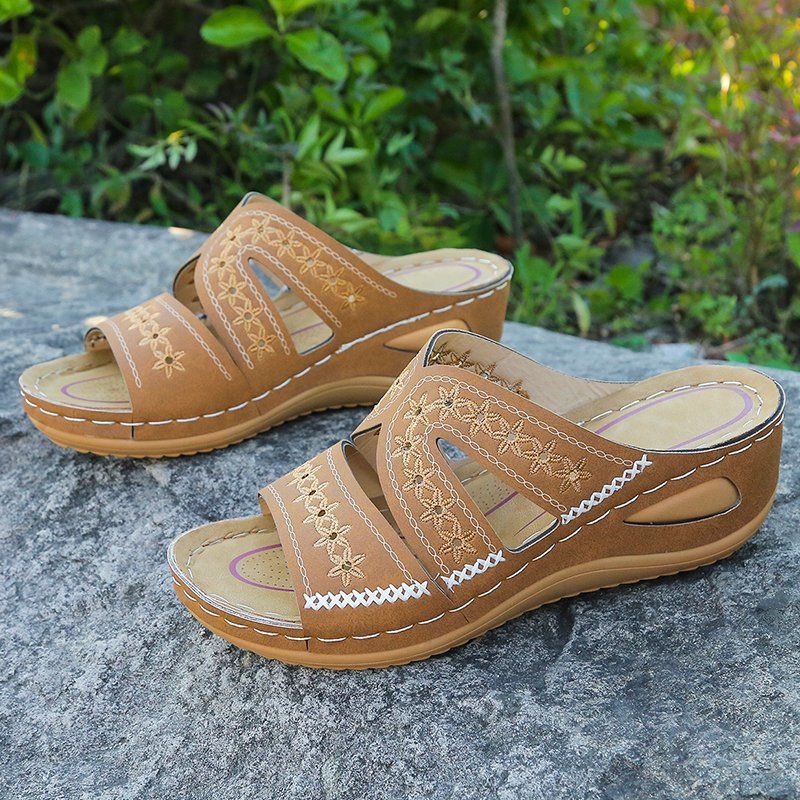 Sandalen Damenschuhe Flache Fischmaul Lässige Mode Große Hausschuhe Mehrfarbige bestickte Flip-Flops Frau_voghion.com